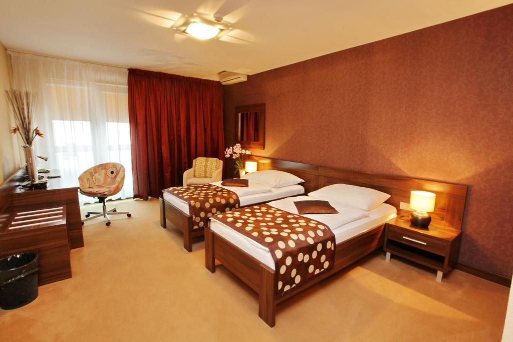 City Hotel Nitra With Free Parking Habitación foto