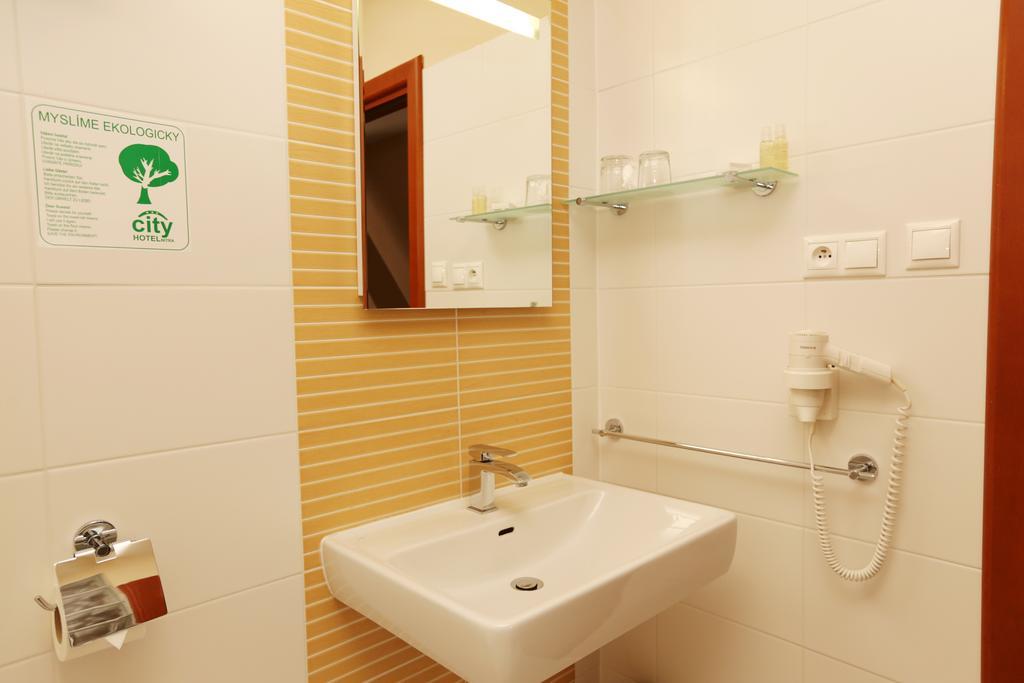 City Hotel Nitra With Free Parking Exterior foto