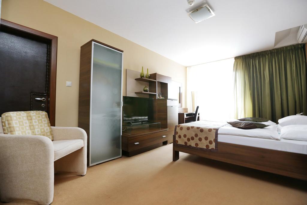 City Hotel Nitra With Free Parking Exterior foto